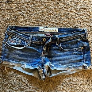 Hollister, size 0, dark wash, booty shorts, jean shorts